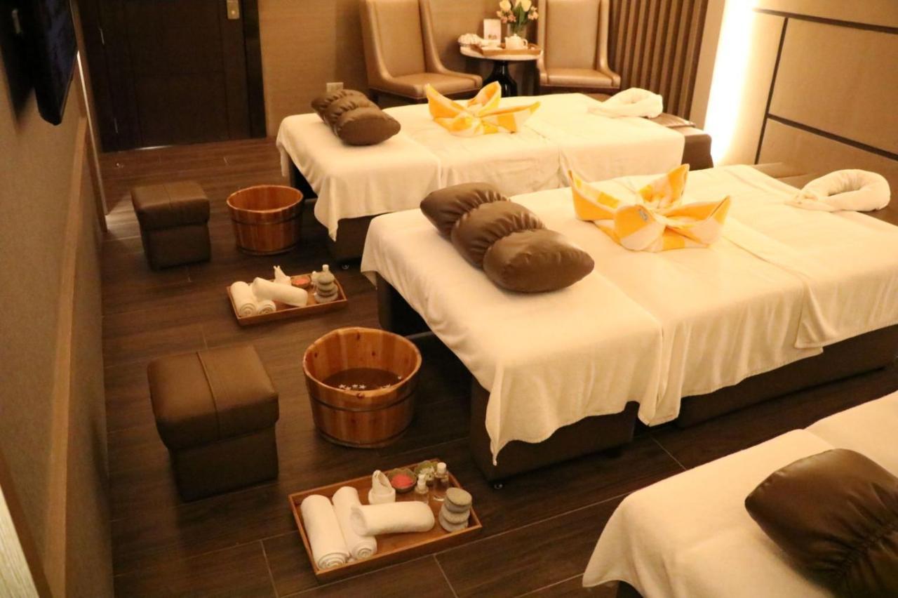 Rizal Park Hotel Manila Bagian luar foto